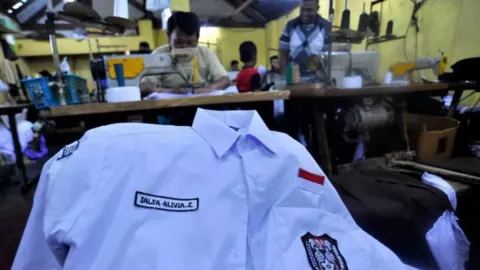 Toko Seragam Sekolah yang Lengkap dan Murah di Bandung - GenPI.co JABAR