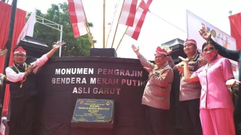 Ridwan Kamil Minta Masyarakat di Leles Buat Bendera Negara Lain - GenPI.co JABAR