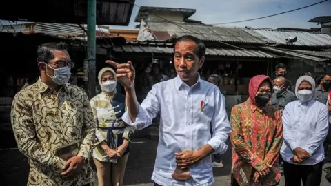 Masyarakat Catat! Presiden Jokowi Janji Harga Telur Ayam Turun 2 Pekan Lagi - GenPI.co JABAR