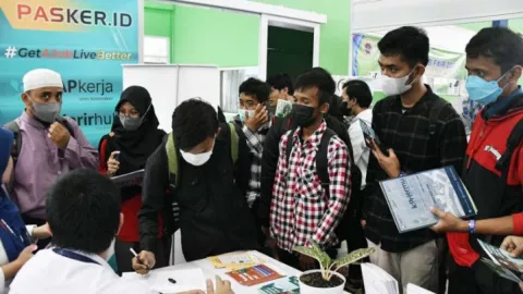 Lowongan Kerja di PT Kimia Farma, Ada Penampatan Bandung - GenPI.co JABAR