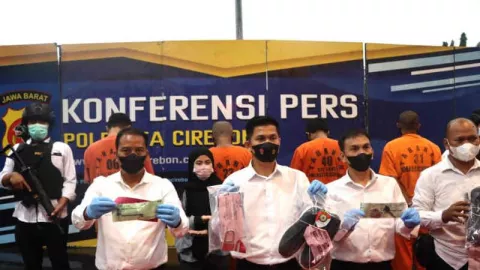 4 Pria di Cirebon Hanya Bisa Tertunduk di Kantor Polisi, Kelakuannya Bikin Geram - GenPI.co JABAR