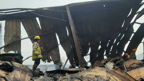 Api Kebakaran Pabrik Teripleks Baru Padam Setelah 70 Jam, Pemilik Rugi Miliaran - GenPI.co JABAR