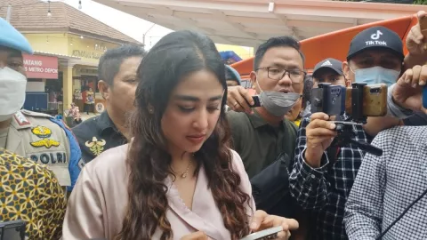 Polres Metro Depok Berencana Pertemukan Dewi Perssik dengan Haters - GenPI.co JABAR