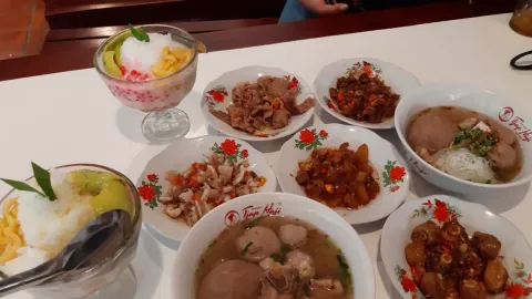 Kuliner di Bandung yang Sedang Viral, Bakso Tjap Haji dengan Onderdil Sapi - GenPI.co JABAR