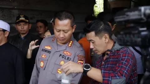 Sebuah Rumah di Ciwidey Bandung Digerebek, Polisi Temukan Barang Terlarang - GenPI.co JABAR