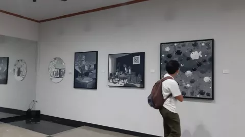 Tafsirkan Warna Hitam, Ratusan Pelukis Tampil di Grey Art Gallery Bandung - GenPI.co JABAR