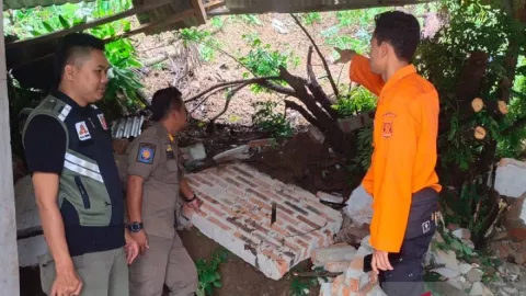 Tebing Setinggi 10 Meter Longsor Menimpa 1 Rumah di Sukabumi - GenPI.co JABAR