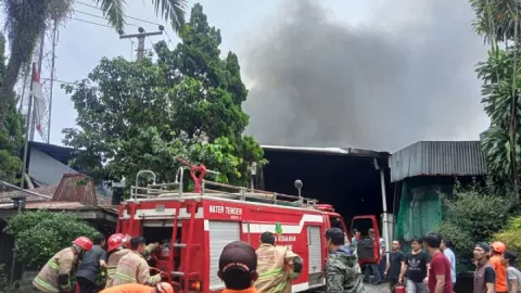Terbakar Hebat, Pabrik Suku Cadang Mobil di Sukabumi Rugi Rp 150 Juta - GenPI.co JABAR