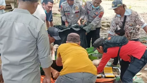 Warga Pantai Cimalanding Sukabumi Digegerkan dengan Sosok Tubuh di Karang - GenPI.co JABAR