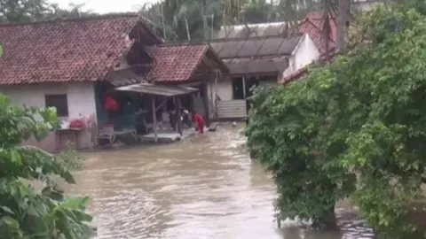6 Kecamatan di Bekasi Terendam Banjir, Semoga Cepat Surut! - GenPI.co JABAR