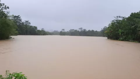 Wisata Geopark Ciletuh Palabuhanratu Sukabumi Banjir, Jalan Provinsi Terputus - GenPI.co JABAR