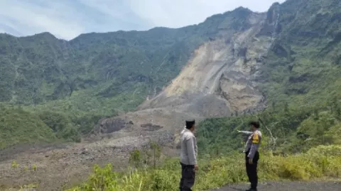 Tebing di Gunung Galunggung Longsor, Wisatawan Diimbau Tak ke Kawah - GenPI.co JABAR