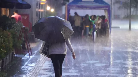 Cuaca Jabar Hari ini: Bogor dan Daerah Berikut Berpotensi Hujan Petir Siang Hari - GenPI.co JABAR