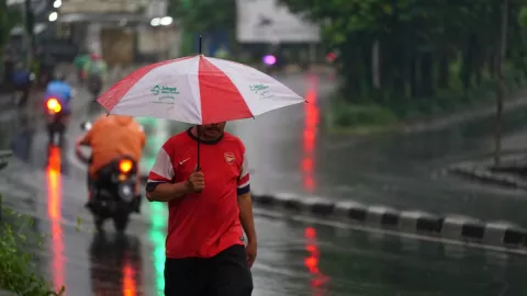 Kabar BMKG Cuaca Jabar Hari ini, Daerah Berikut Berpotensi Hujan Petir - GenPI.co JABAR