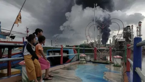 Dampak Kebakaran Kilang di Cilacap, 2.842 Titik Sumur Disedot - GenPI.co JATENG