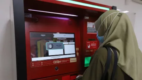 Vending Machine Ada di 6 Stasiun KRL Jogja - Solo, Bisa Beli KMT - GenPI.co JATENG