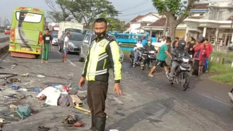 Kecelakaan Mini Bus di Jalan Pantura Demak, 3 Penumpang Meninggal - GenPI.co JATENG
