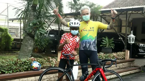 Terharu, Siswa Asal Cilacap Ini Ngontel ke Semarang Demi Ganjar - GenPI.co JATENG