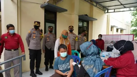 Vaksin Anak Usia 6-11 Tahun di Batang Belum Digelar, Ada Apa? - GenPI.co JATENG