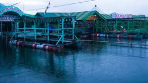 Warung Apung Rowo Jombor Klaten, Surga Kuliner Ikan Air Tawar - GenPI.co JATENG