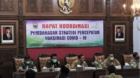 Pemkab Batang Siapkan Vaksinasi Malam Hari - GenPI.co JATENG