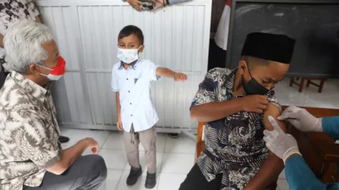 Tak Hanya Anak Sekolah, Ganjar Ingin Anak Jalanan Juga Divaksin - GenPI.co JATENG