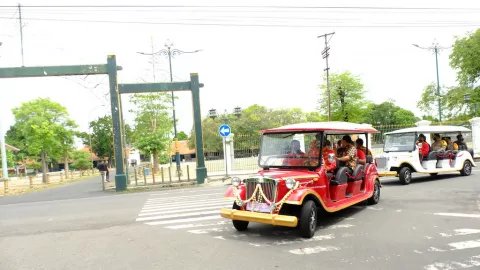Akhir Pekan, Jalan-Jalan Naik Mobil Listrik di Solo! Ini Jadwal Rute dan Harga Tiketnya - GenPI.co JATENG