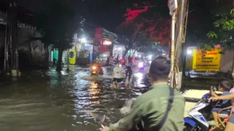 Hujan Sejak Sore, Sejumlah Lokasi di Kota Semarang Tergenang - GenPI.co JATENG