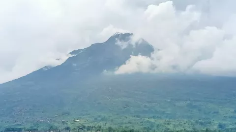 Terungkap Kondisi Terkini Gunung Merapi, 111 Kali Gempa Guguran - GenPI.co JATENG