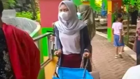 Pengunjung Membeludak, Ribuan Wisatawan Semarang Zoo Ditolak - GenPI.co JATENG