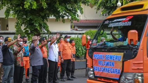 Banjarnegara Kirim Sukarelawan ke Semeru, Bangun 16 Fasilitas MCK - GenPI.co JATENG