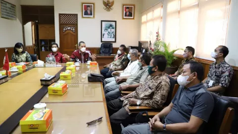 Pedagang Mebel Gilingan di Solo Ogah Dipindah, Ini Alasannya - GenPI.co JATENG