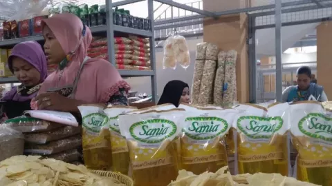 Duh! Harga Minyak Goreng di Solo Masih Tinggi, Disdag Lakukan Ini - GenPI.co JATENG