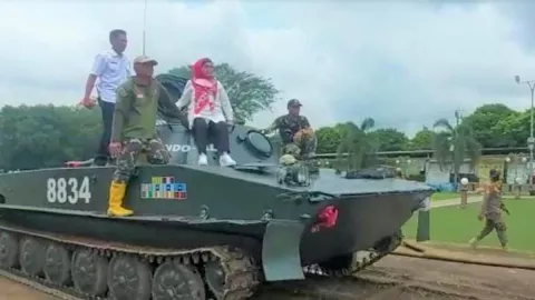 Lur, Tank dan Meriam Tiba di Alun-alun Batang, Yuk Lihat! - GenPI.co JATENG