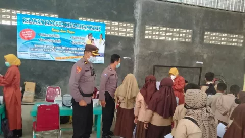 Polres Magelang Beri Vaksin Hampir 2.000 Anak di GOR Gumelem - GenPI.co JATENG