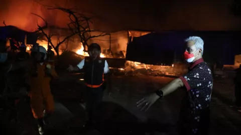 Tempat Relokasi Pasar Johar di MAJT Terbakar, Ganjar Turun Tangan - GenPI.co JATENG