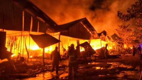 Duh! Lokasi relokasi Pasar Johar Arteri Soekarno Hatta Terbakar - GenPI.co JATENG