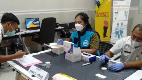 Pekerja KA di Stasiun Solo Balapan Tes Acak Narkoba, Ini Hasilnya - GenPI.co JATENG