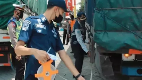 Awas! Dishub Demak Razia Truk Overload, Ini Lokasi & Sanksinya - GenPI.co JATENG