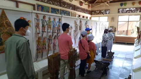 Wow! Mantan Menteri Penerangan Boediardjo Punya 1.848 Wayang - GenPI.co JATENG