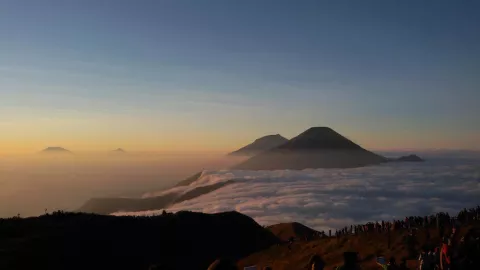 Kabar Baik! Jalur Pendakian Gunung Prau Dibuka Mulai 4 Maret 2022 - GenPI.co JATENG