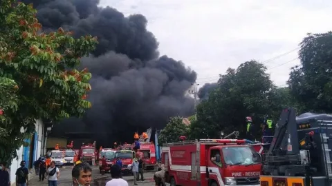 Alhamdulillah, Kebakaran Pabrik Plastik di Pati Nihil Korban Jiwa - GenPI.co JATENG