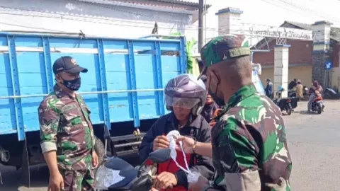 Anggota Koramil Batang Gelar Operasi Yustisi, Ini Sasarannya - GenPI.co JATENG