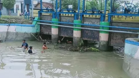 Berbahaya! Jangan Beraktivitas di Bendung Gabus Blora Ya - GenPI.co JATENG