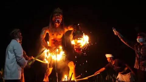 Umat Hindu Banyudono Gelar Ritual Bakar Ogoh-ogoh, Maknanya Dalam - GenPI.co JATENG