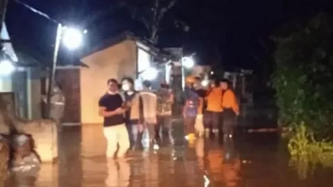 Tanggul Sungai Dawe Kudus Jebol, Kampung di 3 RT Terendam Banjir - GenPI.co JATENG