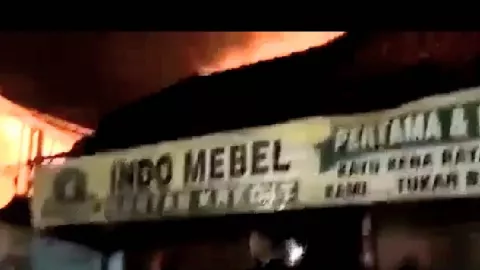 Toko Mebel di Sumpiuh Terbakar, Kerugian Ditaksir Rp150 Juta - GenPI.co JATENG