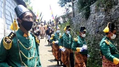 Tradisi Sadranan Desa Polengan Magelang, Ada Tumpeng dan Gunungan - GenPI.co JATENG