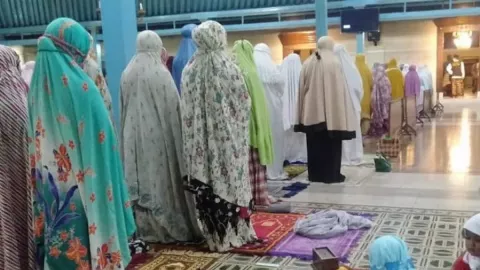 Prokes Ketat, Bacaan Imam Masjid Agung Solo Dibatasi 1 Juz - GenPI.co JATENG