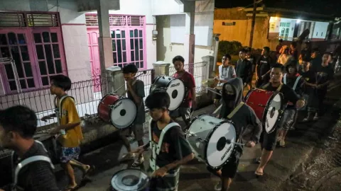 Uniknya Remaja Pekalongan Bangunkan Sahur, Main Drumband! - GenPI.co JATENG